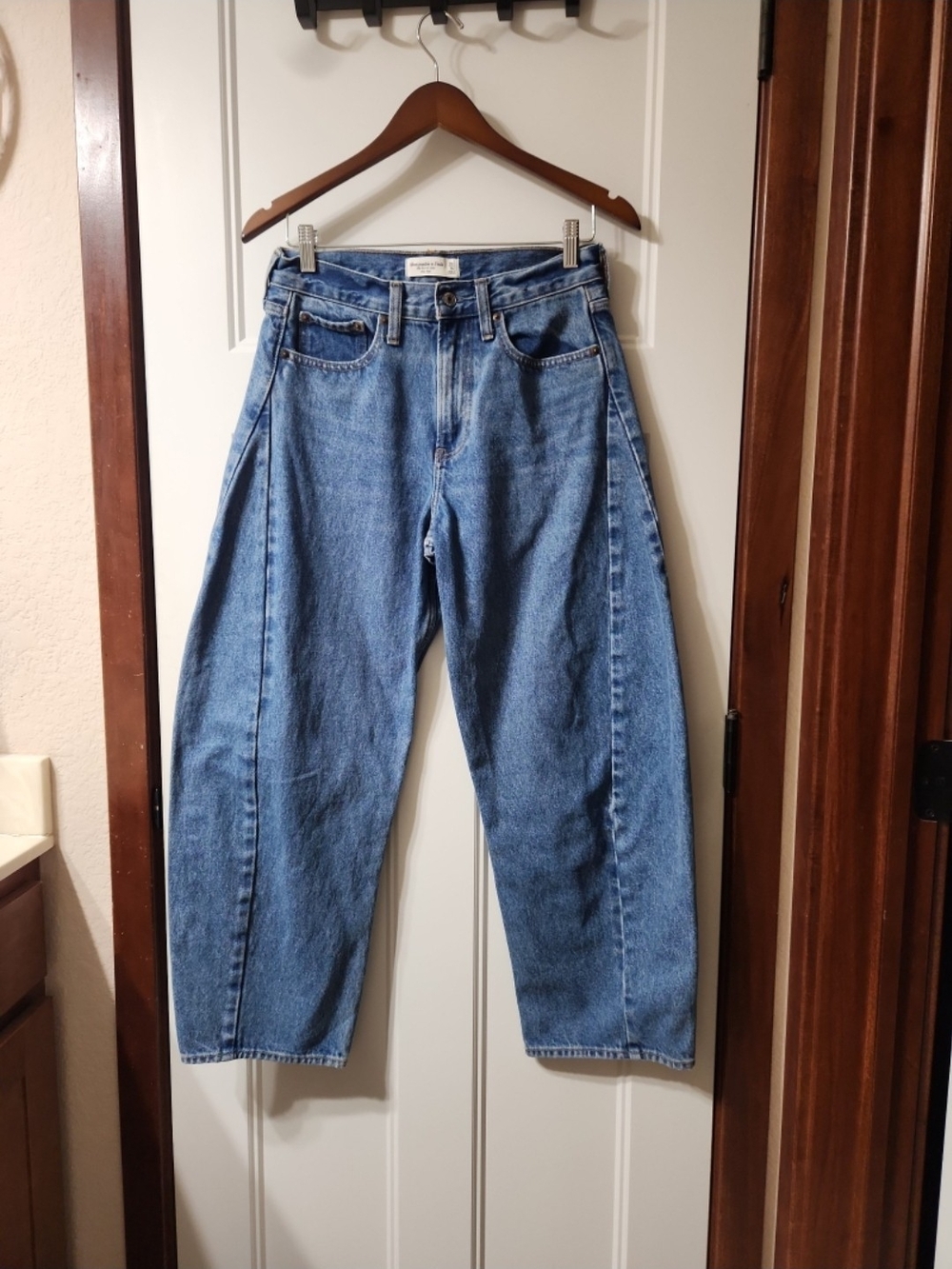 Abercrombie & Fitch Barrel Jeans